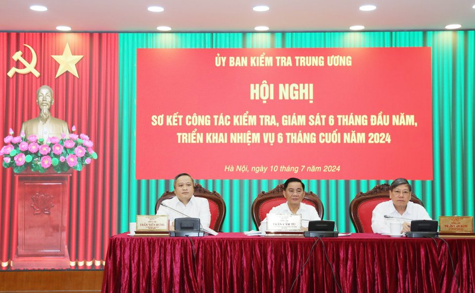 Chủ nhiệm Ủy ban Kiểm tra T.Ư Trần Cẩm T&uacute; chủ tr&igrave; hội nghị tại điểm cầu&nbsp;Ủy ban Kiểm tra T.Ư.