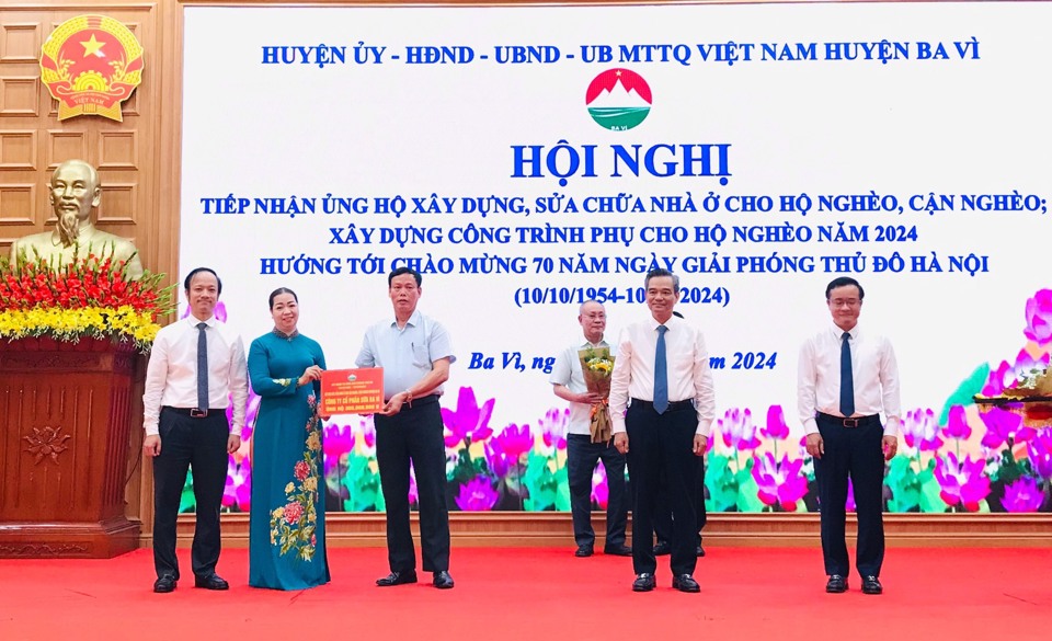 Ban Tổ chức tiếp nhận kinh ph&iacute; hỗ trợ từ c&aacute;c tổ chức, doanh nghiệp, đơn vị, c&aacute; nh&acirc;n với số tiền khoảng 6,5 tỷ đồng.&nbsp;Ảnh: Anh Đức