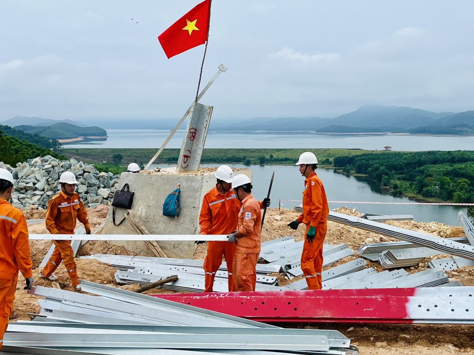 Th&aacute;ng 7, EVN sẽ nỗ lực ho&agrave;n th&agrave;nh&nbsp;c&ocirc;ng tr&igrave;nh đường d&acirc;y 500kV mạch 3.