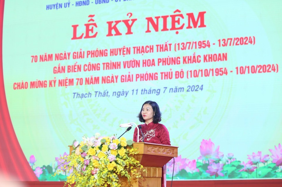 B&agrave; Nguyễn Thị Tuyến, Ủy vi&ecirc;n Trung ương Đảng, Ph&oacute; B&iacute; thư Thường trực Th&agrave;nh ủy điều h&agrave;nh Th&agrave;nh ủy H&agrave; Nội ph&aacute;t biểu tại buổi lễ. Ảnh: Phạm H&ugrave;ng.