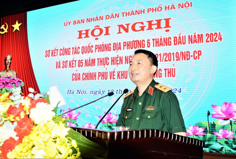 Trung tướng Nguyễn Quốc Duyệt - Tư lệnh Bộ Tư lệnh Thủ đ&ocirc; H&agrave; Nội ph&aacute;t biểu tiếp thu &yacute; kiến chỉ đạo của l&atilde;nh đạo UBND TP