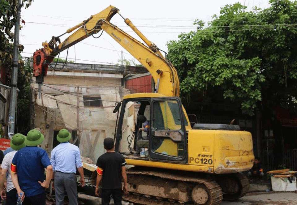 Phường Quang Trung cưỡng chế một số trường hợp trong h&agrave;nh lang dự an Trạm bơm ti&ecirc;u Y&ecirc;n Nghĩa.