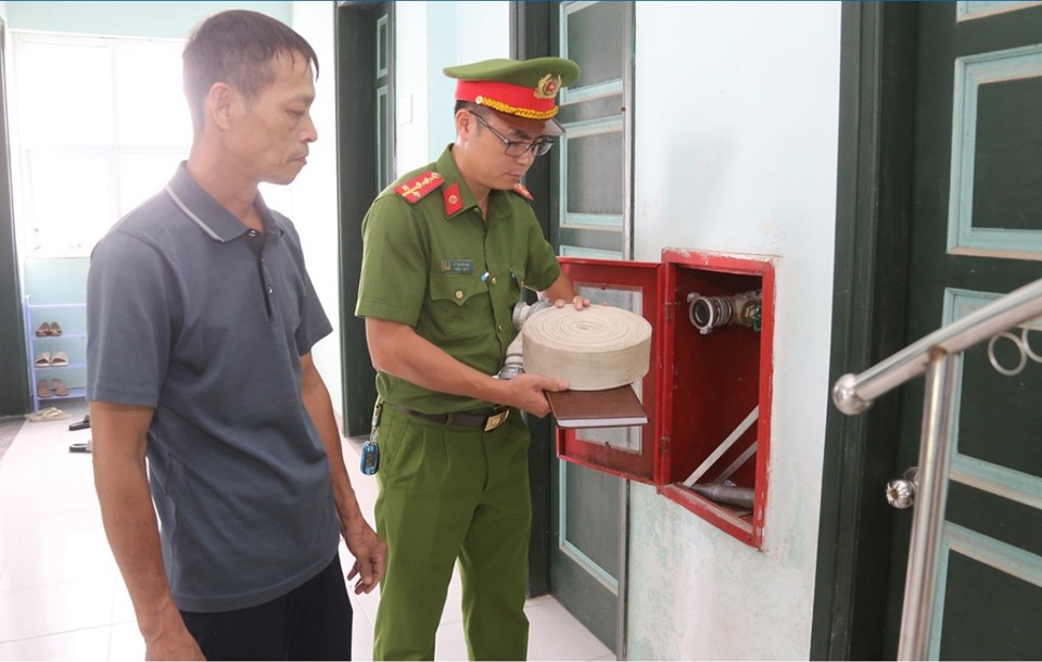 Hầu hết c&aacute;c chủ nh&agrave; trọ, chung cư, c&aacute;c cơ sở lưu tr&uacute; tr&ecirc;n địa b&agrave;n tỉnh Lạng Sơn v&agrave; người d&acirc;n đ&atilde; n&acirc;ng cao nhận thức trong c&ocirc;ng t&aacute;c ph&ograve;ng ch&aacute;y, chữa ch&aacute;y.