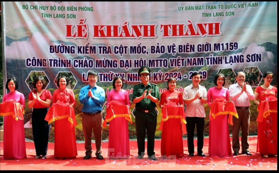 Nghi lễ kh&aacute;nh th&agrave;nh đường kiểm tra cột mốc tr&ecirc;n địa b&agrave;n x&atilde; Thanh L&ograve;a, huyện Cao Lộc. Ảnh: Duy Chiến