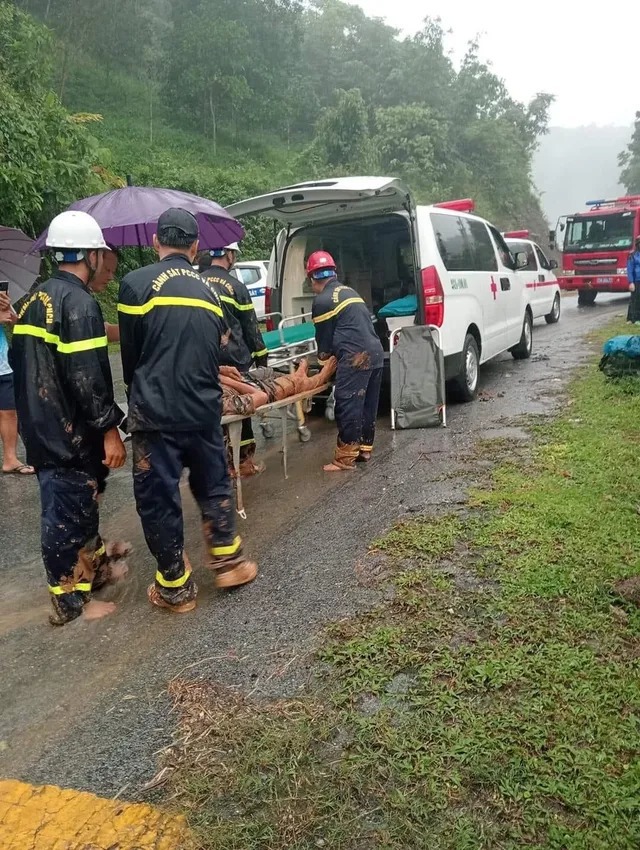 C&aacute;c lực lượng chức năng vẫn đang tiếp tục t&igrave;m kiếm v&agrave; cứu hộ, cứu nạn.