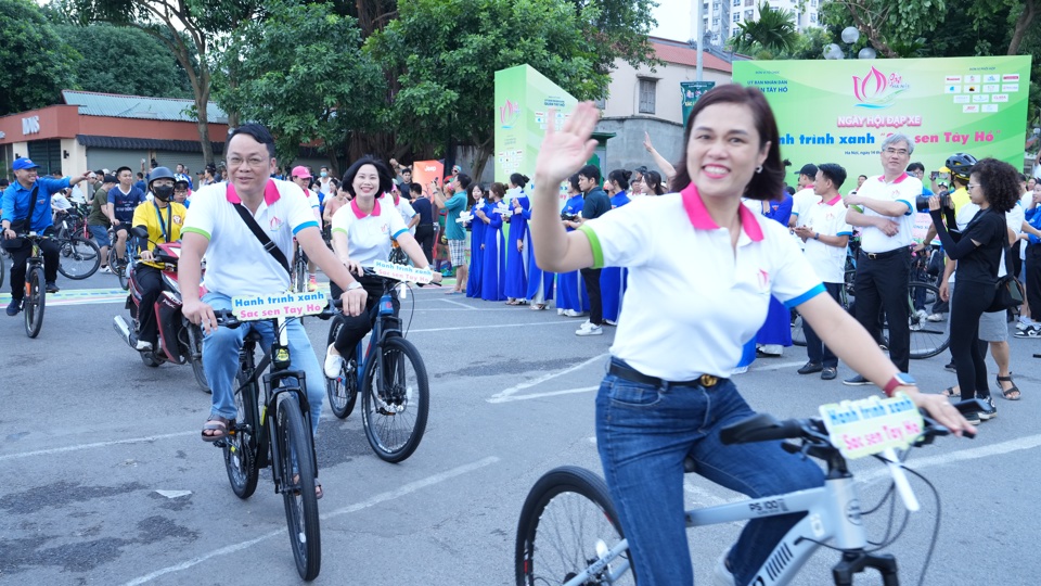 7.000 người tham dự Ngày hội đạp xe Hành trình xanh "Sắc sen Tây Hồ" - Ảnh 3