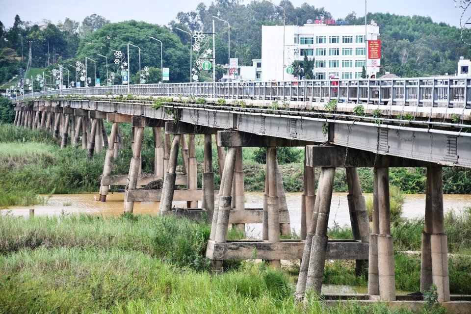 Cầu Tr&agrave; Kh&uacute;c 1 hiện tại.