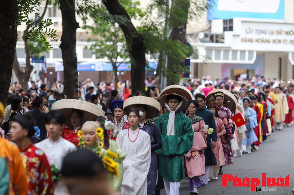 Sự kiện B&aacute;ch Hoa Bộ H&agrave;nh đ&atilde; nhận được Giải thưởng to&agrave;n quốc về th&ocirc;ng tin đối ngoại lần thứ VIII (năm 2022), hạng mục S&aacute;ng kiến, &yacute; tưởng, sản phẩm c&oacute; gi&aacute; trị th&ocirc;ng tin đối ngoại. Đ&acirc;y l&agrave; một nỗ lực trong việc giới thiệu văn h&oacute;a Việt Nam đến bạn b&egrave; quốc tế một c&aacute;ch hiệu quả.