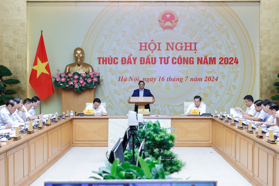 Thủ tướng Phạm Minh Ch&iacute;nh chủ tr&igrave; Hội nghị trực tuyến to&agrave;n quốc của Thường trực Ch&iacute;nh phủ về th&uacute;c đẩy đầu tư c&ocirc;ng năm 2024&nbsp; &nbsp;