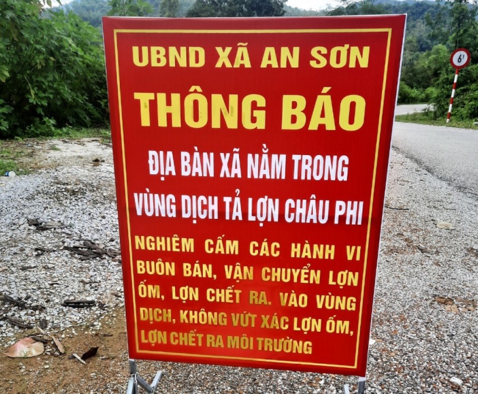 C&aacute;c địa phương đặt biển cảnh b&aacute;o tại c&aacute;c lối ra v&agrave;o x&atilde;, th&ocirc;n để th&ocirc;ng b&aacute;o tới người d&acirc;n t&igrave;nh h&igrave;nh dịch bệnh