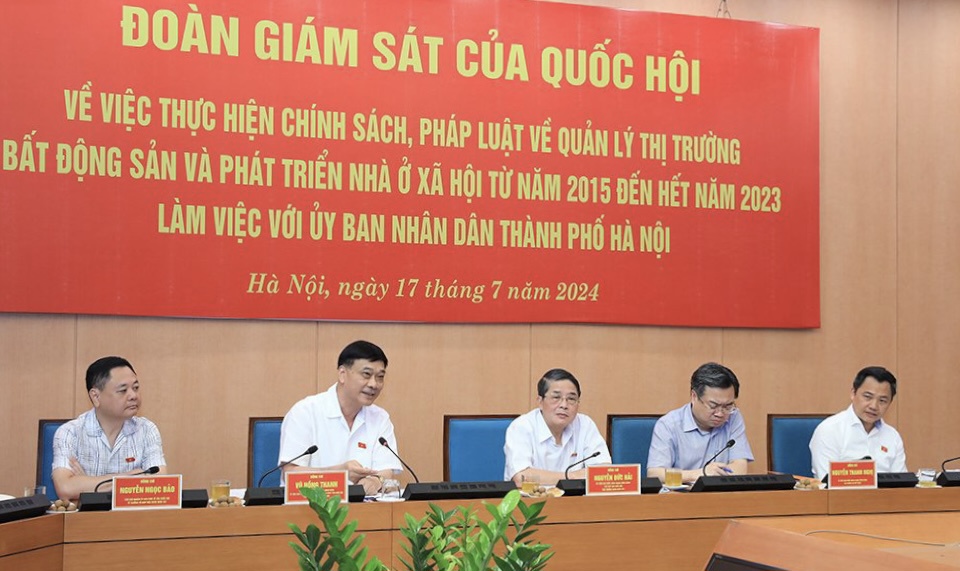 Đo&agrave;n gi&aacute;m s&aacute;t của Quốc hội l&agrave;m việc với UBND TP H&agrave; Nội