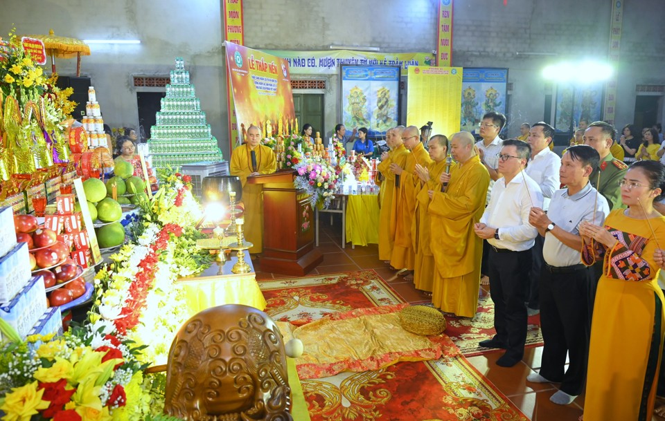 Ch&ugrave;a &Acirc;u Lạc &ndash; ch&ugrave;a Da TP Vinh, ng&ocirc;i ch&ugrave;a duy nhất trong cả nước thờ tự 512 liệt sĩ l&agrave; ph&oacute;ng vi&ecirc;n, nh&agrave; b&aacute;o của c&aacute;c cơ quan b&aacute;o ch&iacute; đ&atilde; anh dũng hy sinh khi t&aacute;c nghiệp, tuy&ecirc;n truyền tại c&aacute;c chiến trường v&agrave; l&agrave;m nhiệm vụ quốc tế trong hai cuộc kh&aacute;ng chiến chống Ph&aacute;p, chống Mỹ v&agrave; x&acirc;y dựng v&agrave; bảo vệ Tổ quốc.