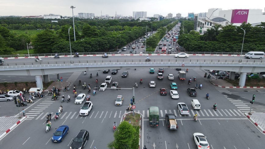 Việc đầu tư x&acirc;y dựng hầm chui tại n&uacute;t giao Cổ Linh, kết hợp x&eacute;n h&egrave;, điều chỉnh dải ph&acirc;n c&aacute;ch giữa để mở rộng phần xe chạy, tổ chức lại giao th&ocirc;ng tại n&uacute;t giao nhằm hạn chế &ugrave;n tắc giao th&ocirc;ng l&agrave; hết sức cần thiết v&agrave; cấp b&aacute;ch.&nbsp;