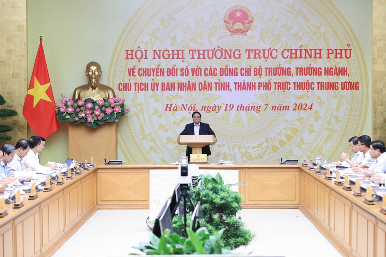 Thủ tướng Phạm Minh Ch&iacute;nh chủ tr&igrave; Hội nghị Thường trực Ch&iacute;nh phủ về chuyển đổi số với c&aacute;c đồng ch&iacute; Bộ trưởng, trưởng ng&agrave;nh, Chủ tịch UBND c&aacute;c tỉnh, th&agrave;nh phố trực thuộc Trung ương - Ảnh: VGP/Nhật Bắc &nbsp;