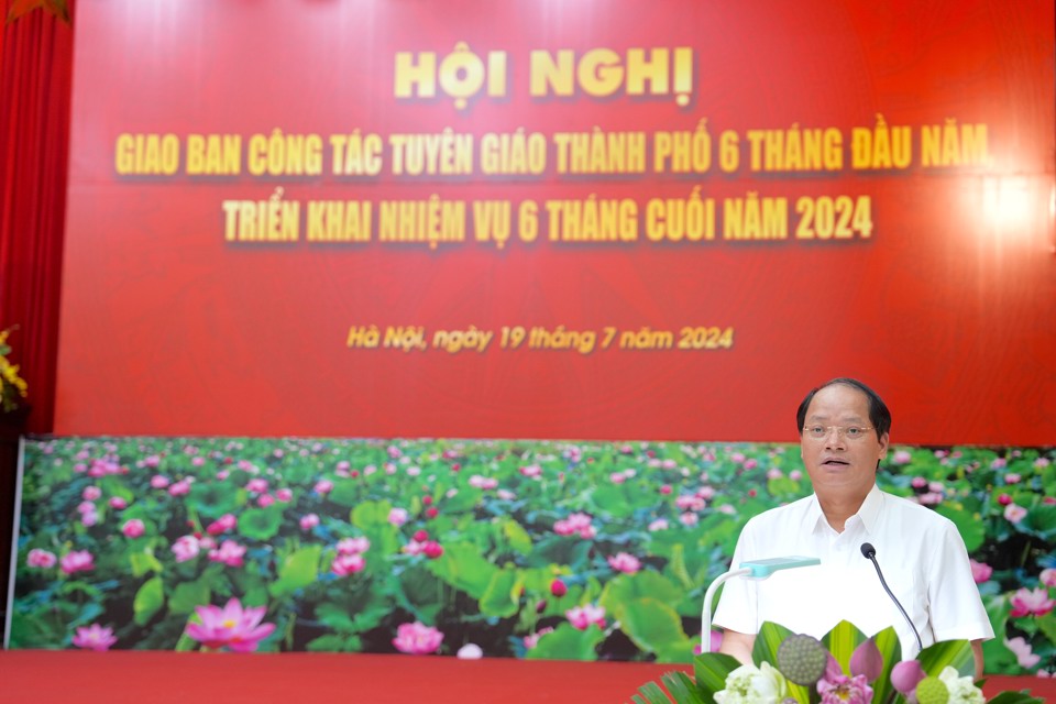 Trưởng ban Tuy&ecirc;n gi&aacute;o Th&agrave;nh ủy H&agrave; Nội Nguyễn Do&atilde;n Toản ph&aacute;t biểu tại hội nghị.