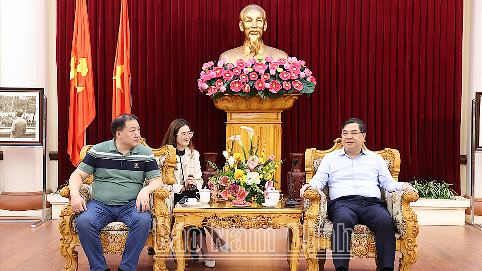 Đồng ch&iacute; Phạm Gia T&uacute;c, Ủy vi&ecirc;n Ban Chấp h&agrave;nh Trung ương Đảng, B&iacute; thư Tỉnh ủy Nam Định tiếp v&agrave; l&agrave;m việc với Đo&agrave;n c&ocirc;ng t&aacute;c của Tập đo&agrave;n Chung Nam, Hồng K&ocirc;ng (Trung Quốc).