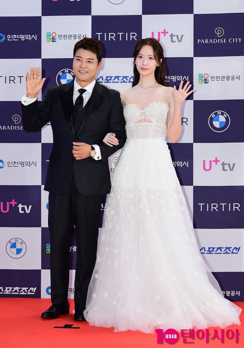 Jeon Hyun Moo v&agrave; YoonA đảm nhận MC ch&iacute;nh của lễ trao giải thưởng Truyền h&igrave;nh Rồng Xanh (Blue Dragon Series Awards)