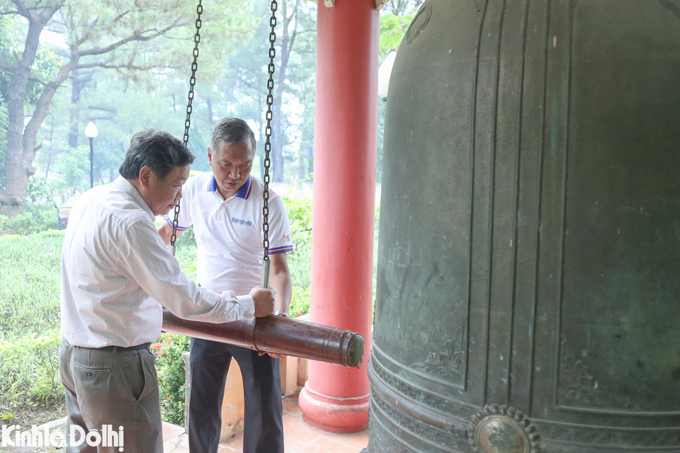 Nghĩa trang Trường Sơn c&oacute; hơn 10.000 phần mộ liệt sĩ; được chia th&agrave;nh nhiều khu vực theo địa phương như: H&agrave; Nội, Hải Dương v&agrave; Hưng Y&ecirc;n,Th&aacute;i B&igrave;nh, Thanh H&oacute;a... nơi c&aacute;c liệt sĩ sinh ra.