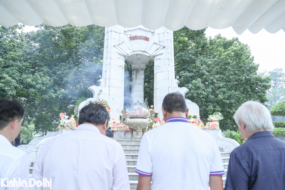 Hiện nay, tr&ecirc;n địa b&agrave;n Quảng Trị c&oacute; 72 nghĩa trang liệt sĩ, trong đ&oacute; c&oacute; hai nghĩa trang quốc gia l&agrave; nơi y&ecirc;n nghỉ của hơn 6 vạn anh h&ugrave;ng liệt sĩ.