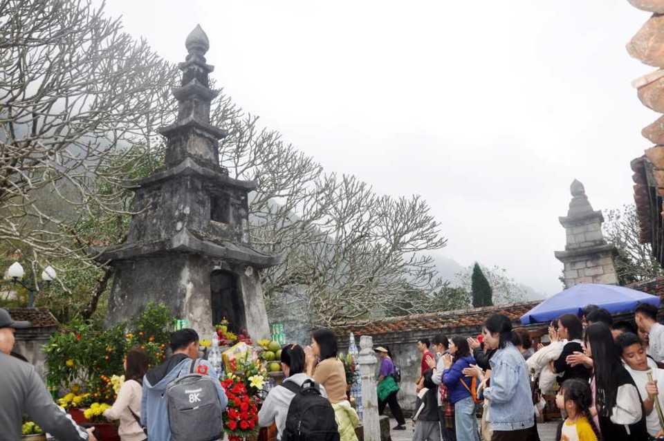 Danh thắng Y&ecirc;n Tử.