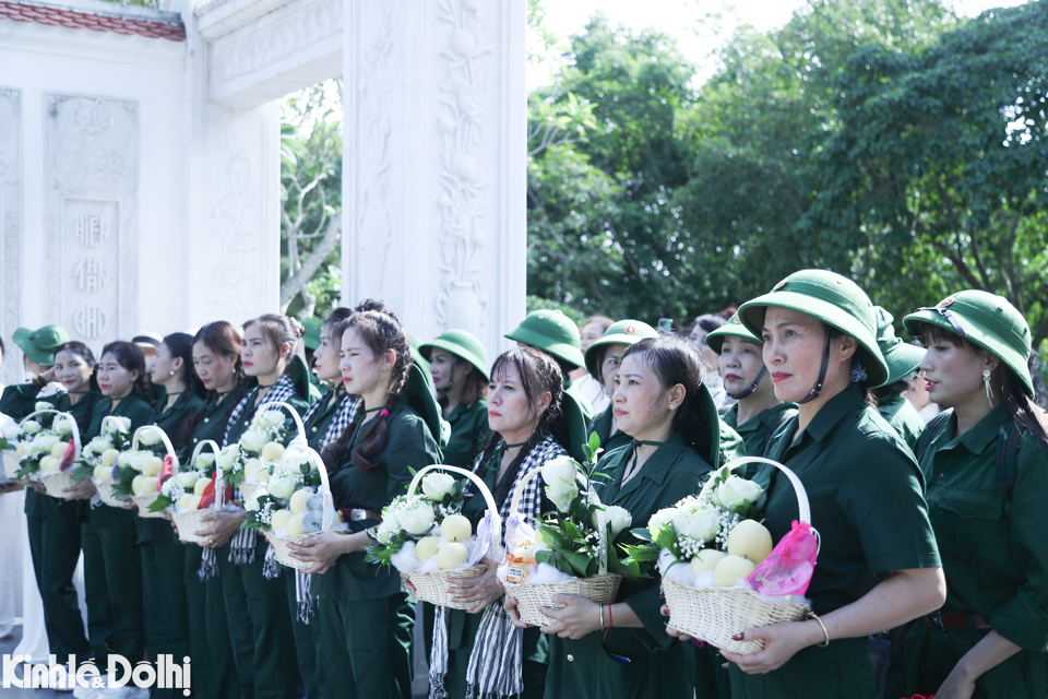 C&aacute;ch đ&acirc;y 56 năm, Ng&atilde; ba Đồng Lộc được gọi l&agrave; &ldquo;Tọa độ lửa&rdquo;. Tại nơi đ&acirc;y, 10 c&ocirc; g&aacute;i thanh ni&ecirc;n xung phong đ&atilde; hy sinh khi đang tr&aacute;nh bom trong hầm tr&uacute; ẩn. Họ hy sinh khi đang ở lứa tuổi đẹp nhất của cuộc đời.&nbsp;.