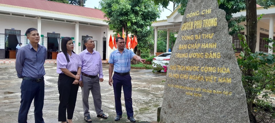 C&acirc;y lưu niệm trở th&agrave;nh di sản của Nh&acirc;n d&acirc;n Dur Kmăl.