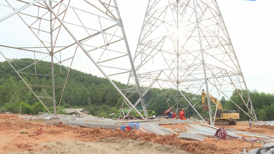 Đ&acirc;y l&agrave; dự &aacute;n trọng điểm quốc gia, c&oacute; quy m&ocirc; lớn với chiều d&agrave;i khoảng 519 km mạch k&eacute;p đi qua 9 tỉnh, trong đ&oacute;, đi qua địa b&agrave;n tỉnh Nghệ An gần 100 km với 2 dự &aacute;n th&agrave;nh phần l&agrave; Quảng Trạch - Quỳnh Lưu v&agrave; Quỳnh Lưu - Thanh H&oacute;a.