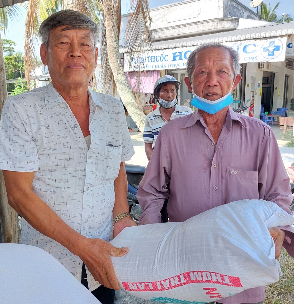 Cựu chiến binh Ph&ugrave;ng Minh &Uacute;t l&agrave; tấm gương ti&ecirc;u biểu về l&agrave;m kinh tế giỏi, gi&agrave;u l&ograve;ng nh&acirc;n &aacute;i, t&iacute;ch cực tham gia c&ocirc;ng t&aacute;c x&atilde; hội.