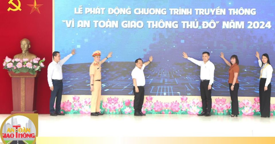 Lễ ph&aacute;t động&nbsp;Chương tr&igrave;nh truyền th&ocirc;ng &ldquo;V&igrave; an to&agrave;n giao th&ocirc;ng Thủ đ&ocirc;&rdquo; năm 2024