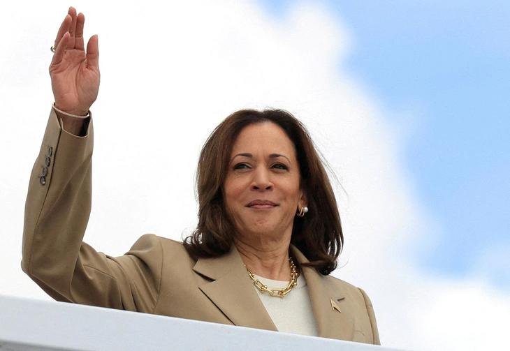 Ph&oacute; tổng thống Mỹ Kamala Harris tuy&ecirc;n bố quyết t&acirc;m gi&agrave;nh đề cử của Đảng D&acirc;n chủ v&agrave;o th&aacute;ng sau - Ảnh: Reuters