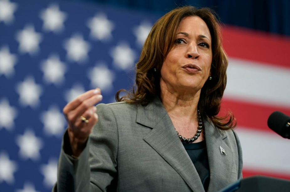 Ph&oacute; Tổng thống Mỹ Kamala Harris&nbsp;tiếp quản chiếc ghế &ocirc;ng Biden để lại. Ảnh: DPA