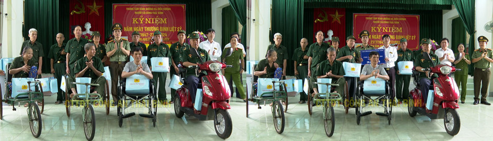 Đại t&aacute; Trần Văn Ph&uacute;c thăm, tặng qu&agrave; c&aacute;c đồng ch&iacute; thương binh, bệnh binh tại Trung t&acirc;m Nu&ocirc;i dưỡng v&agrave; Điều dưỡng người c&oacute; c&ocirc;ng. Ảnh CA Th&aacute;i B&igrave;nh