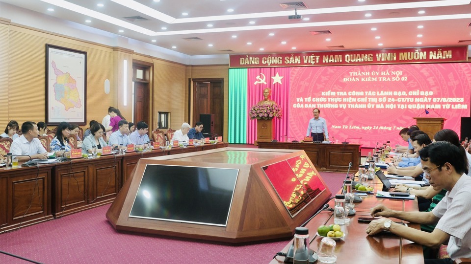 Quang cảnh buổi l&agrave;m việc