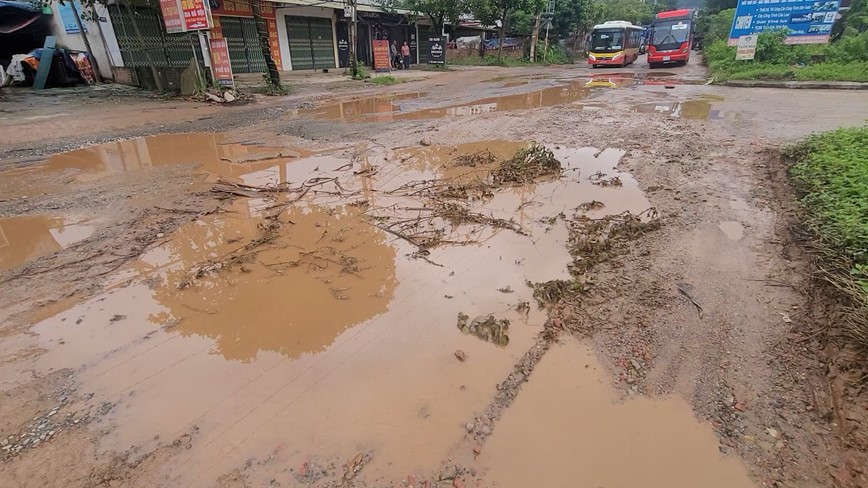 Tỉnh lộ 35 xuống cấp nghiêm trọng vì dự án chậm triển khai - Ảnh 11