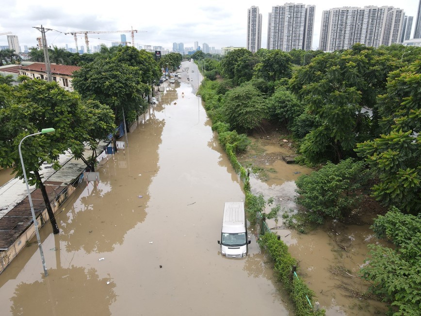 Đoạn ngập nước k&eacute;o d&agrave;i khoảng 500m.