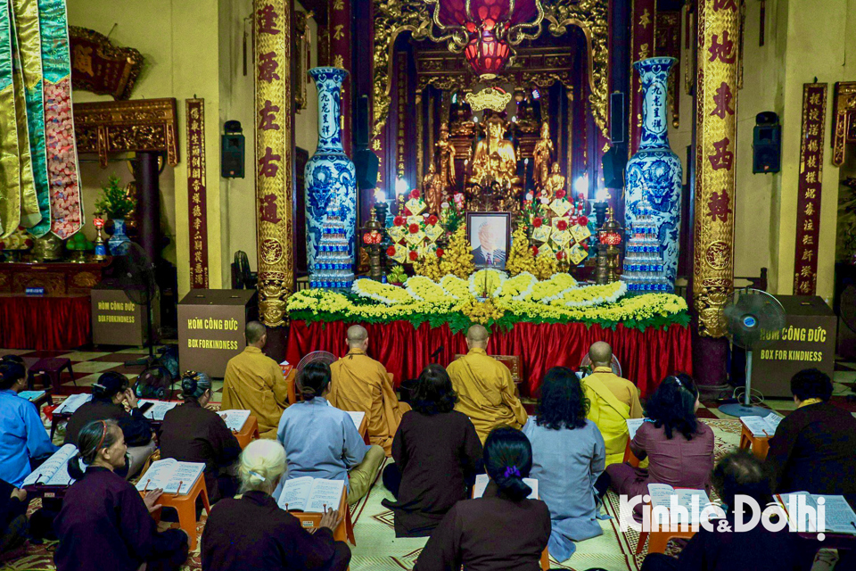 Theo hướng dẫn của Ban Thường trực Hội đồng trị sự Gi&aacute;o hội Phật gi&aacute;o Việt Nam (GHPGVN), chư t&ocirc;n đức Ban, Viện Trung ương GHPGVN, Ban trị sự GHPGVN c&aacute;c tỉnh, th&agrave;nh phố tổ chức lễ tưởng niệm, thiết lập ban thờ di ảnh Tổng B&iacute; thư Nguyễn Ph&uacute; Trọng tại nơi t&ocirc;n nghi&ecirc;m để tăng ni, Phật tử v&agrave; nh&acirc;n d&acirc;n tụng kinh, thắp hương tưởng niệm.