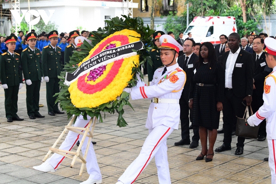 Đo&agrave;n CH Guinea - Bissau viếng Tổng B&iacute; thư Nguyễn Ph&uacute; Trọng. Ảnh: VOV