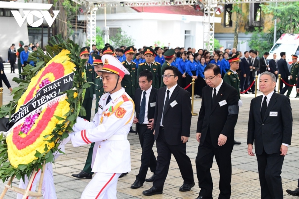 Chủ tịch Đo&agrave;n Chủ tịch, Ban Chấp h&agrave;nh Trung ương Đảng Cộng sản Nhật Bản Shii Kazuo dẫn đầu đo&agrave;n Đảng Cộng sản Nhật Bản viếng Tổng B&iacute; thư Nguyễn Ph&uacute; Trọng. Ảnh: VOV