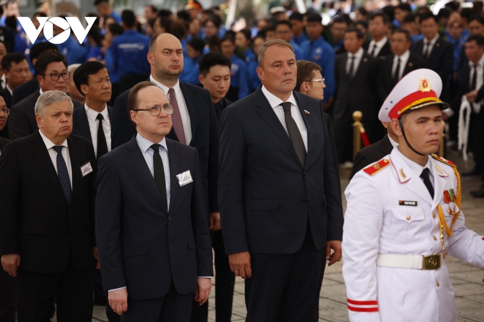 Đo&agrave;n Li&ecirc;n bang Nga do Ph&oacute; Chủ tịch Duma Quốc gia Pyotr Tolstoy dẫn đầu v&agrave;o viếng Tổng B&iacute; thư Nguyễn Ph&uacute; Trọng. Ảnh: VOV