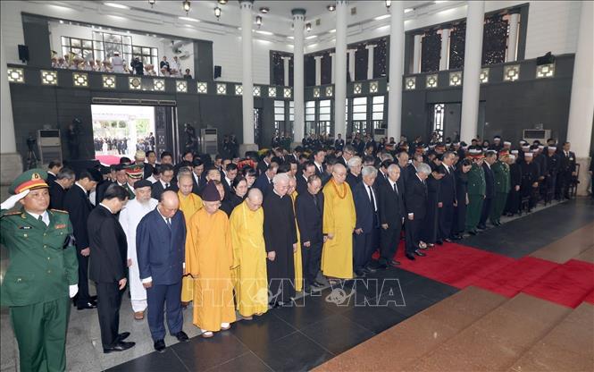 Đo&agrave;n Uỷ ban Trung ương Mặt trận Tổ quốc Việt Nam, do Đồng ch&iacute; Đỗ Văn Chiến, Uỷ vi&ecirc;n Bộ Ch&iacute;nh trị, B&iacute; thư Trung ương Đảng, Chủ tịch UBTW MTTQ Việt Nam l&agrave;m Trưởng đo&agrave;n, k&iacute;nh viếng Tổng B&iacute; thư Nguyễn Ph&uacute; Trọng. Ảnh: TTXVN