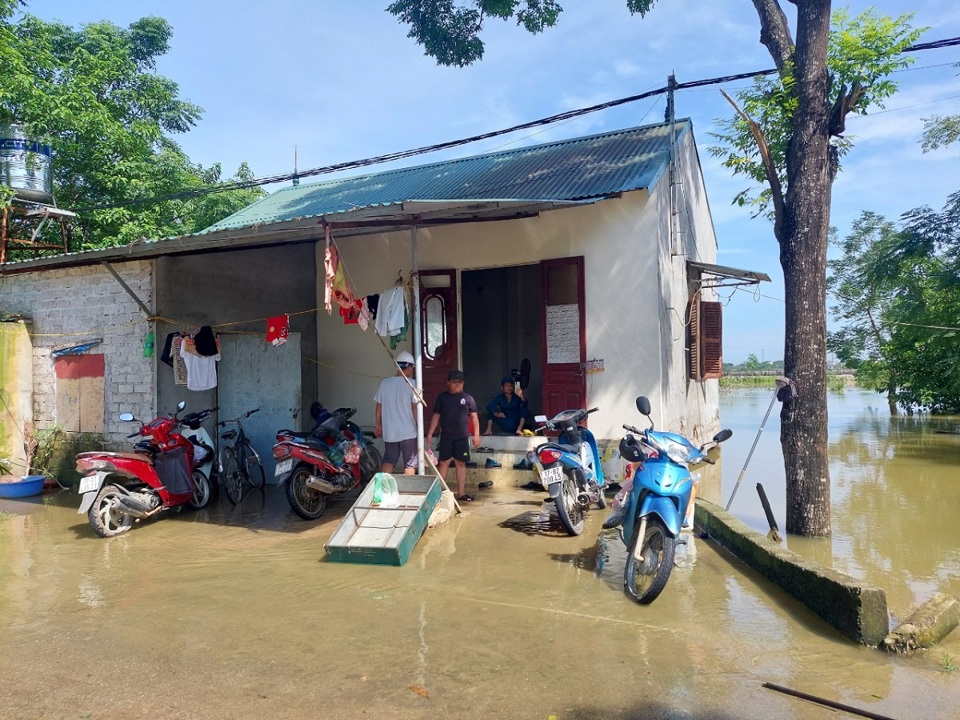 Ph&iacute;a sau một nh&agrave; d&acirc;n th&ocirc;n Nh&acirc;n L&yacute;, x&atilde; Nam Phương Tiến l&agrave; m&ecirc;nh m&ocirc;ng đồng nước.