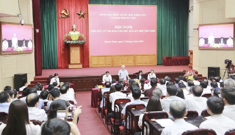 S&aacute;ng 17/6/2018, tại hội trường UBND quận Thanh Xu&acirc;n, Tổng B&iacute; thư Nguyễn Ph&uacute; Trọng v&agrave; một số đại biểu Quốc hội đo&agrave;n H&agrave; Nội đ&atilde; tiếp x&uacute;c cử tri 2 quận Thanh Xu&acirc;n v&agrave; H&agrave; Đ&ocirc;ng. Ảnh: Thanh Hải