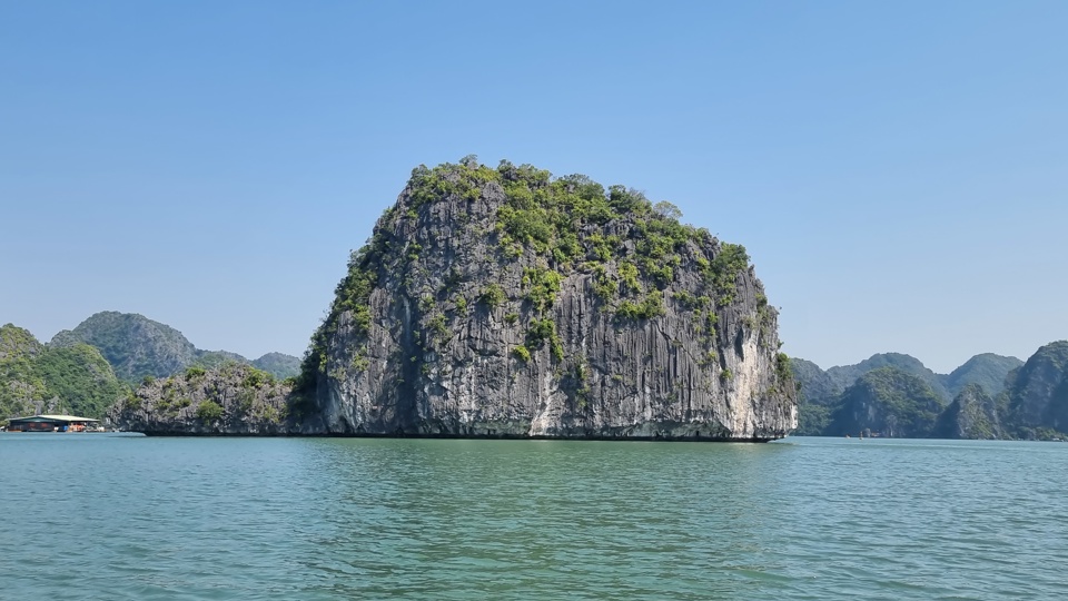 Vịnh Lan Hạ, C&aacute;t B&agrave;. Ảnh: Vĩnh Qu&acirc;n