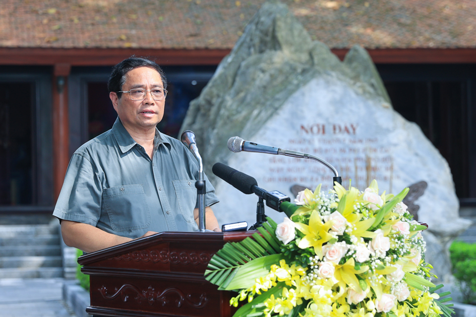 Thủ tướng Phạm Minh Ch&iacute;nh: "Uống nước nhớ nguồn", "Ăn quả nhớ người trồng c&acirc;y" l&agrave; truyền thống tốt đẹp, qu&yacute; b&aacute;u, được hun đ&uacute;c, vun đắp bởi biết bao thế hệ người d&acirc;n Việt Nam trong suốt chiều d&agrave;i h&agrave;ng ngh&igrave;n năm lịch sử của d&acirc;n tộc. Ảnh: VGP/Nhật Bắc &nbsp;