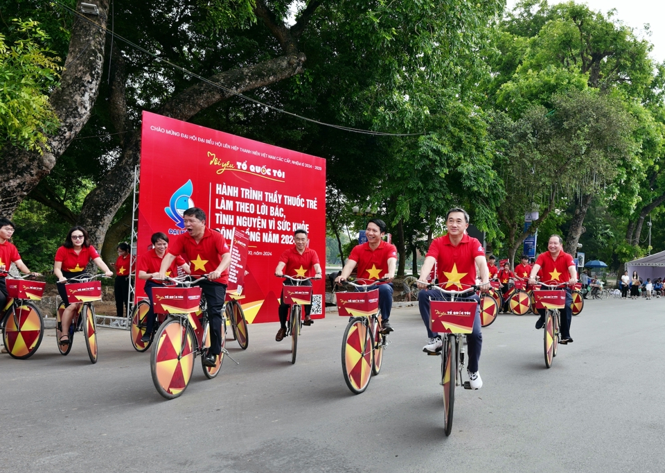 Hội viên, thanh niên cùng lan tỏa hành trình Thầy thuốc trẻ làm theo lời Bác, tháng 5/2024. Ảnh: Đức Hiệp