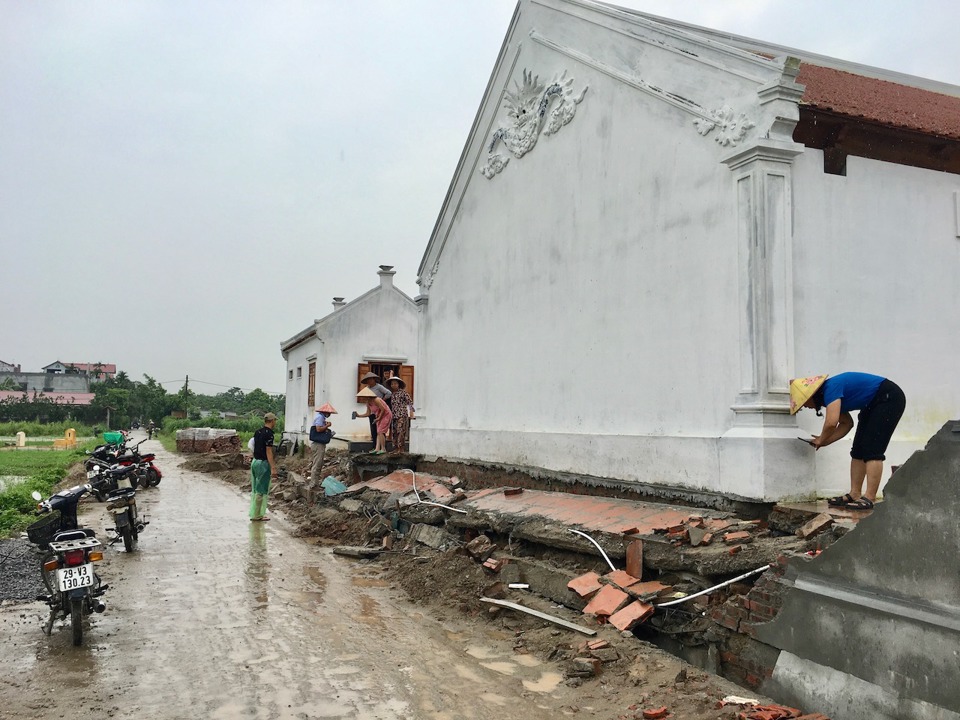 Hiện trạng đoạn tường bao di t&iacute;ch đ&igrave;nh Thanh Chiểu bị đổ v&agrave;o s&aacute;ng 29/7.