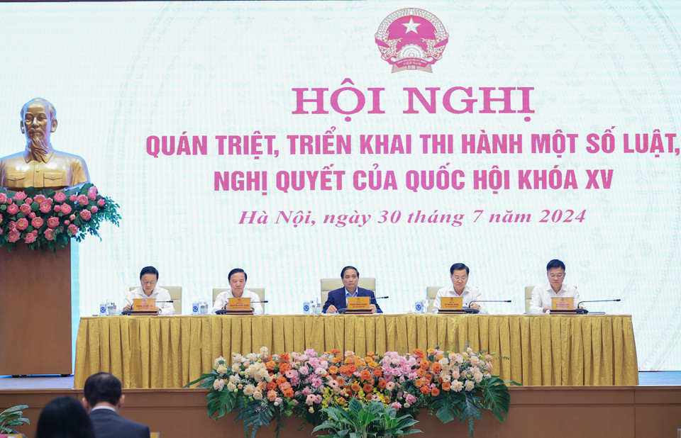 Thủ tướng Phạm Minh Ch&iacute;nh chủ tr&igrave; Hội nghị qu&aacute;n triệt, triển khai một số luật, nghị quyết của Quốc hội kho&aacute; XV. Ảnh: VGP/Nhật Bắc