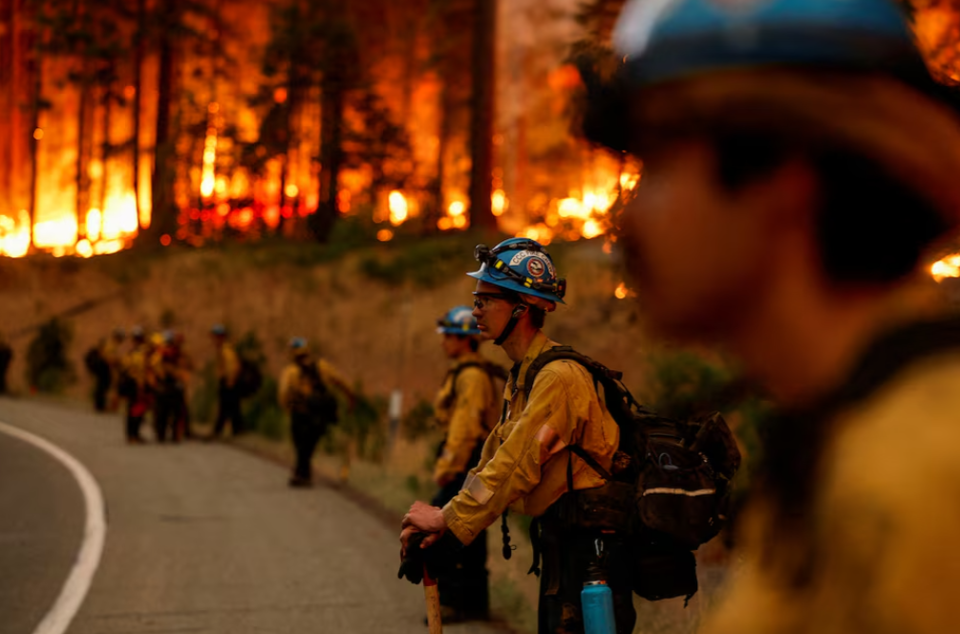 Đội cứu hỏa của Cal Fire tại hiện trường. Ảnh:&nbsp;Fred Greaves