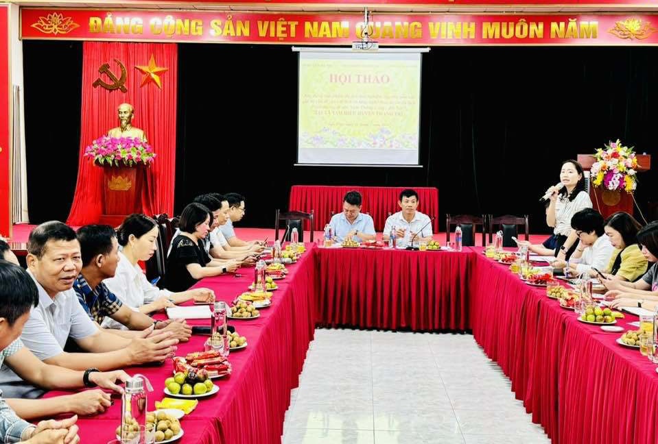 Đại diện Sở du lịch H&agrave; Nội trao đổi &yacute; kiến xung quanh việc x&acirc;y dựng &ldquo;Con đường di sản Nam Thăng Long H&agrave; Nội&rdquo; tại huyện Thanh Tr&igrave;.