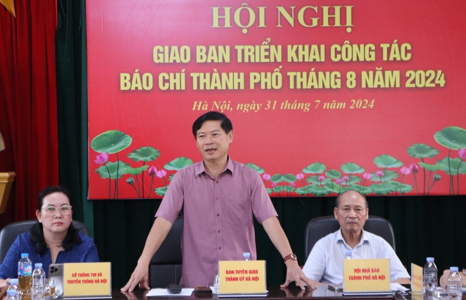 Ph&oacute; Trưởng ban Thường trực Ban Tuy&ecirc;n gi&aacute;o Th&agrave;nh ủy Phạm Thanh Học chủ tr&igrave; hội nghị.